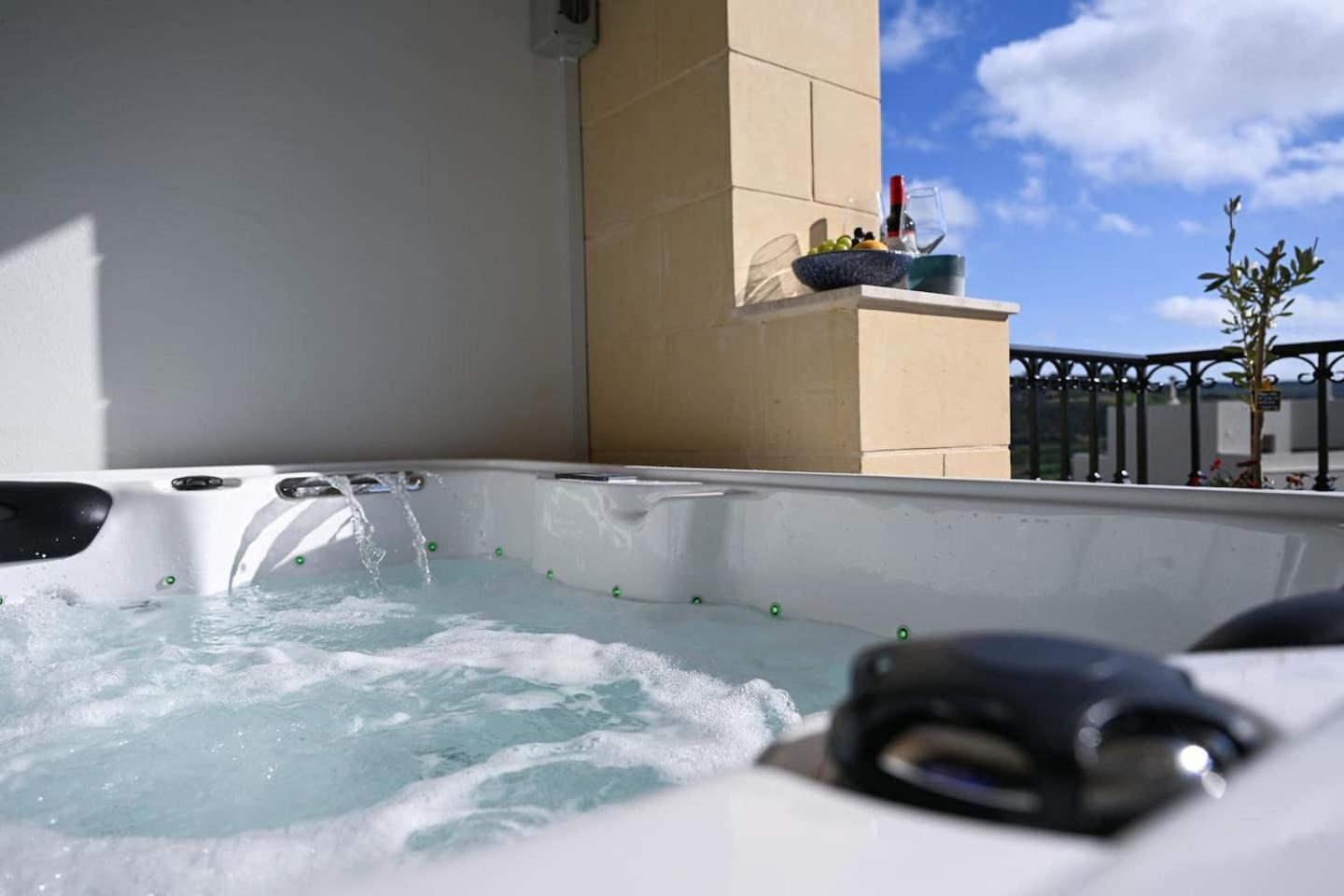 Fl 3 Ta'Lonza Luxury With Hot Tub By Homely المليحة المظهر الخارجي الصورة